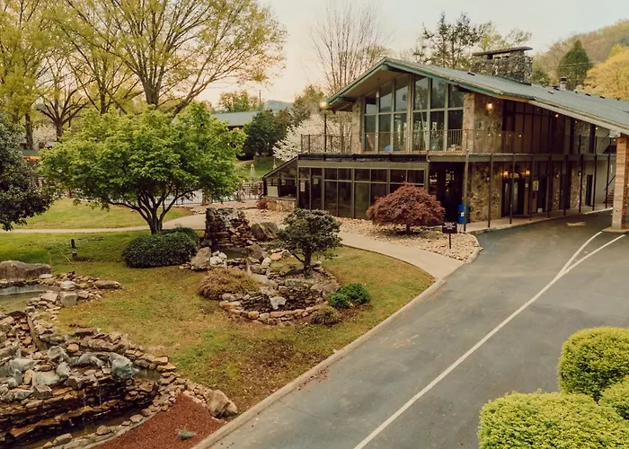 Tremont Lodge & Resort